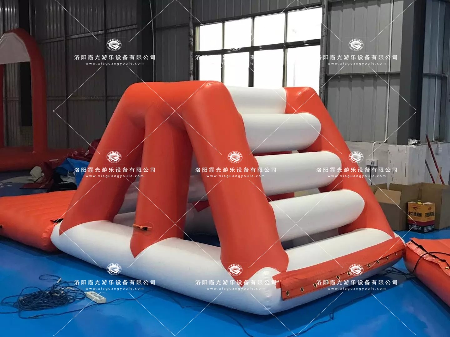 莲池水上闯关设施